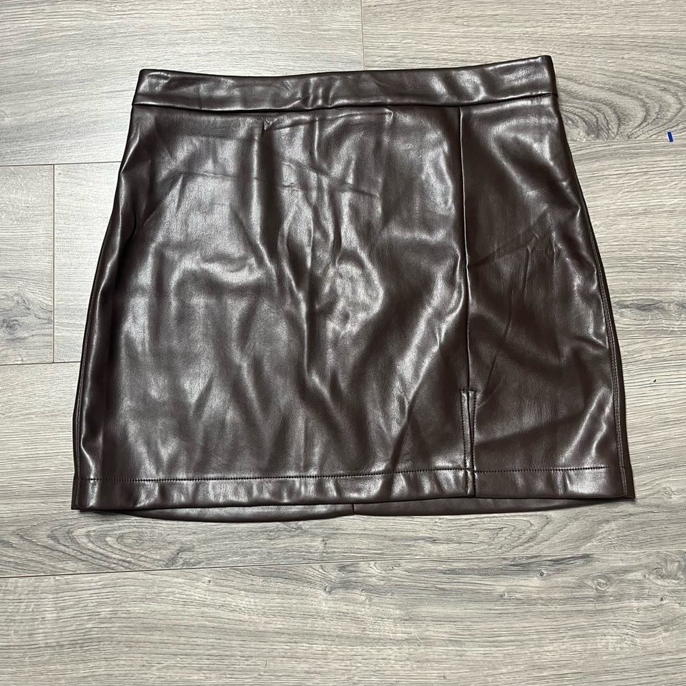 leather skirt